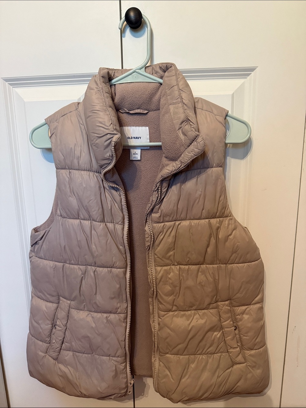 Old Navy Women's Beige Quilted Puffer Vest